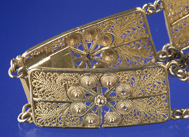 IMG - glossary - main - filigree - 20529 368x268