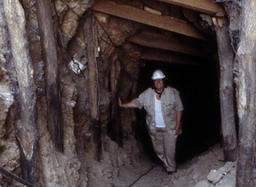 glossary_main_geologist_34295_368x268