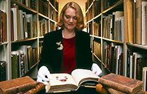 IMG - Career - Jewelry Historian 34629 210x135