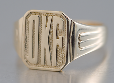 IMG - glossary - main - signet ring - 131212 368x268