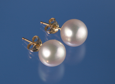 IMG - glossary - main - earring - 26274 368x268